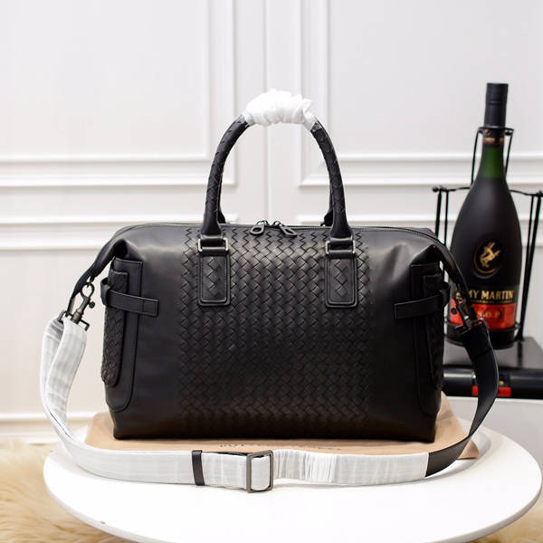 ボッテガヴェネタバッグ背面デザイン